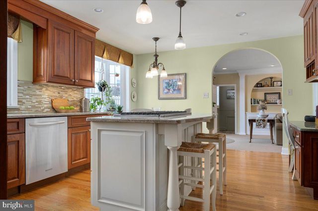 8 MILL CREEK RD, Holland, PA 18966