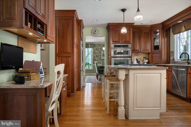 8 MILL CREEK RD, Holland, PA 18966