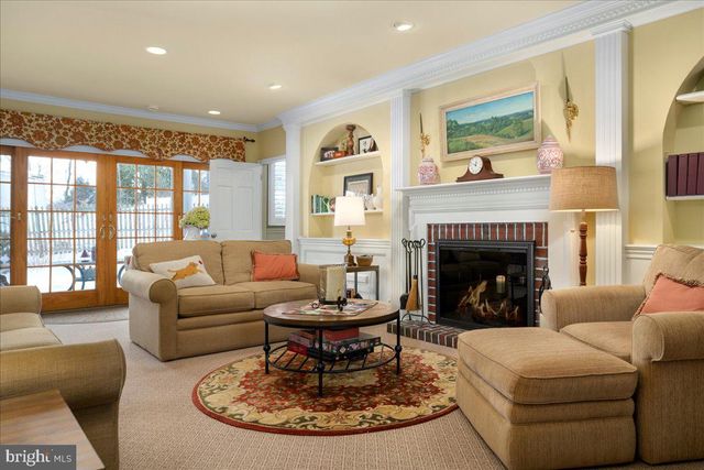 8 MILL CREEK RD, Holland, PA 18966