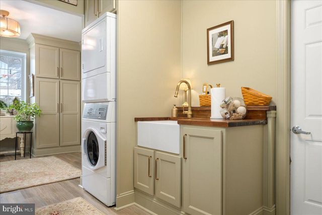 8 MILL CREEK RD, Holland, PA 18966