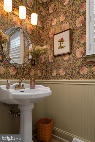 8 MILL CREEK RD, Holland, PA 18966