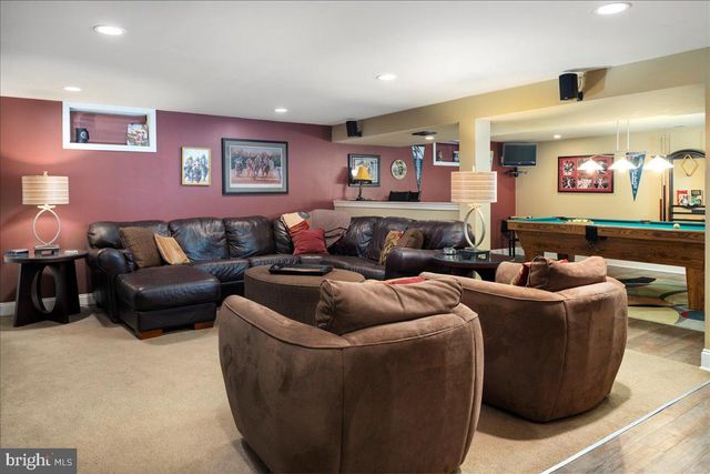 8 MILL CREEK RD, Holland, PA 18966