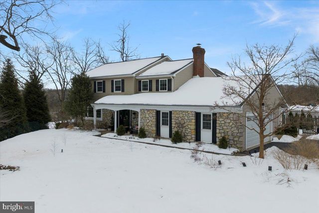 8 MILL CREEK RD, Holland, PA 18966