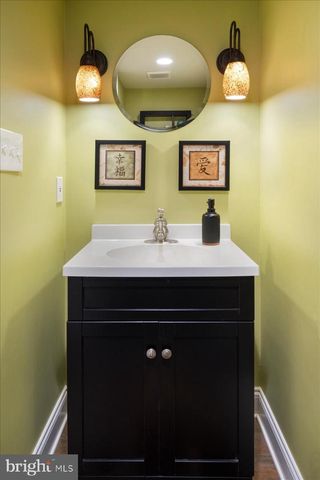 8 MILL CREEK RD, Holland, PA 18966