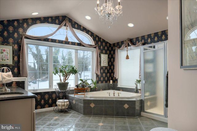 8 MILL CREEK RD, Holland, PA 18966