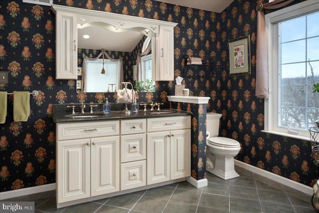 8 MILL CREEK RD, Holland, PA 18966