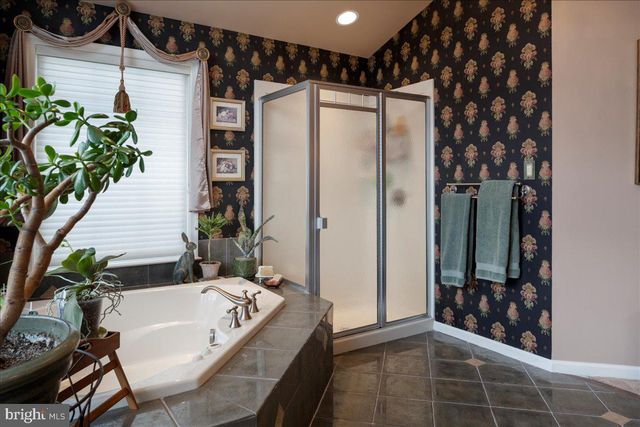 8 MILL CREEK RD, Holland, PA 18966