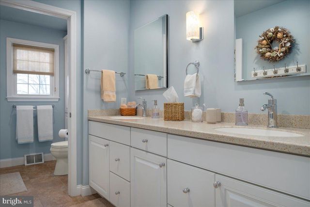 8 MILL CREEK RD, Holland, PA 18966