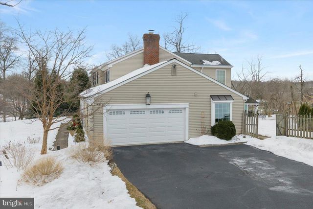 8 MILL CREEK RD, Holland, PA 18966