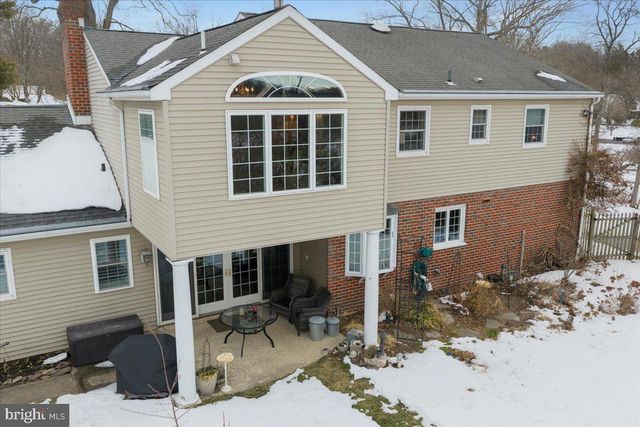 8 MILL CREEK RD, Holland, PA 18966