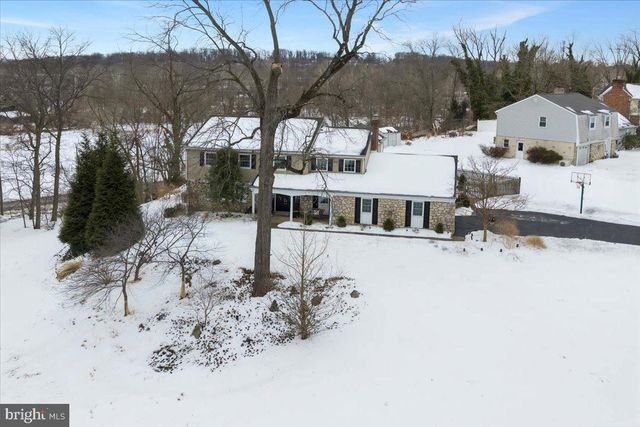 8 MILL CREEK RD, Holland, PA 18966