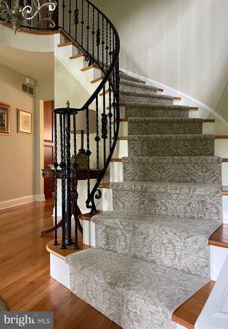 8 MILL CREEK RD, Holland, PA 18966