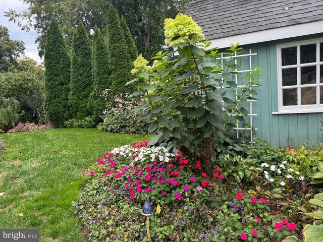 8 MILL CREEK RD, Holland, PA 18966