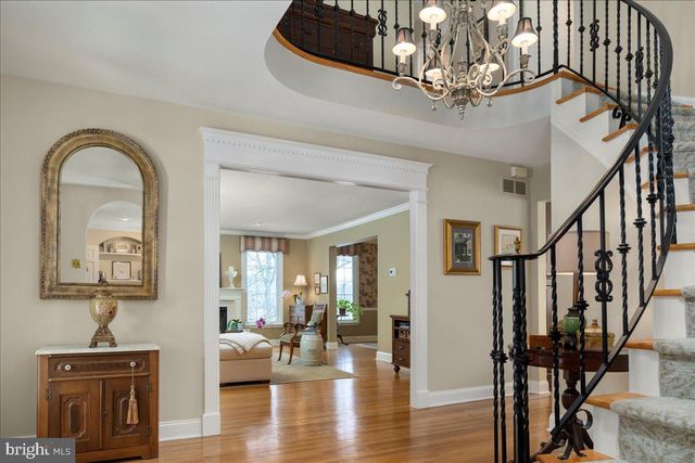 8 MILL CREEK RD, Holland, PA 18966