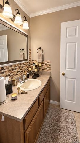 15818 E 14 Mile Road, Fraser, MI 48026