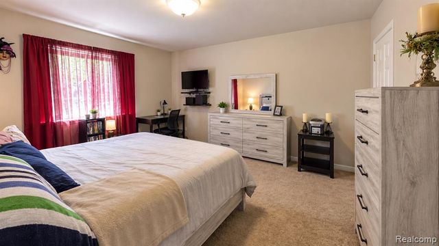 15818 E 14 Mile Road, Fraser, MI 48026