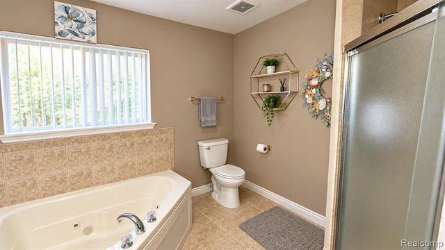 15818 E 14 Mile Road, Fraser, MI 48026