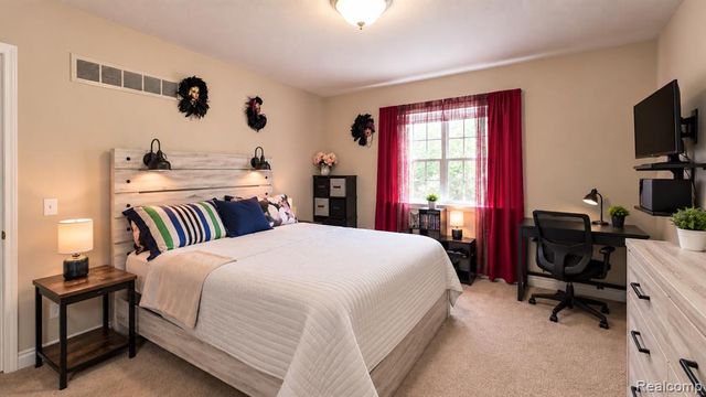 15818 E 14 Mile Road, Fraser, MI 48026