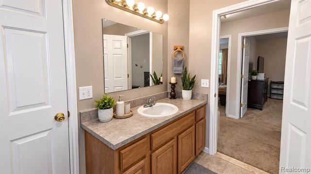 15818 E 14 Mile Road, Fraser, MI 48026