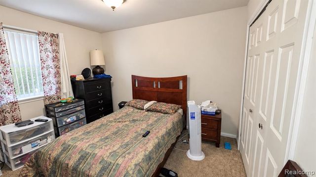 15818 E 14 Mile Road, Fraser, MI 48026