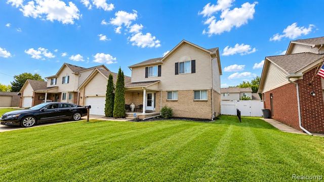 15818 E 14 Mile Road, Fraser, MI 48026