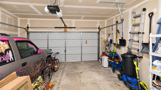 15818 E 14 Mile Road, Fraser, MI 48026