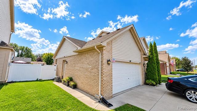 15818 E 14 Mile Road, Fraser, MI 48026