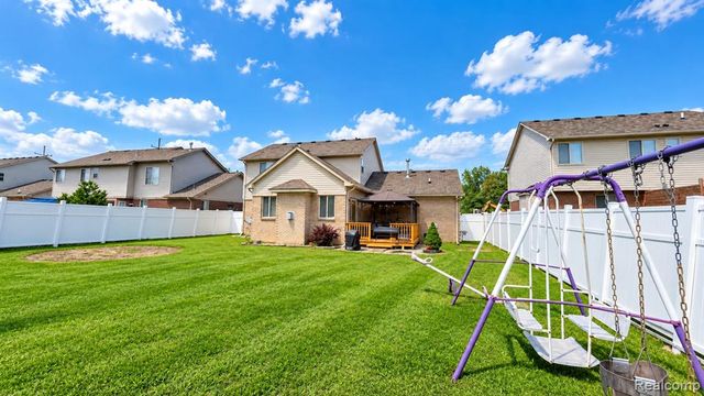 15818 E 14 Mile Road, Fraser, MI 48026