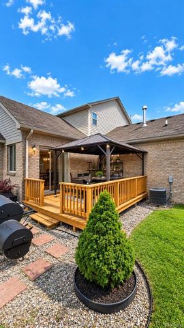 15818 E 14 Mile Road, Fraser, MI 48026