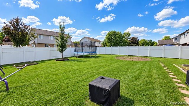15818 E 14 Mile Road, Fraser, MI 48026