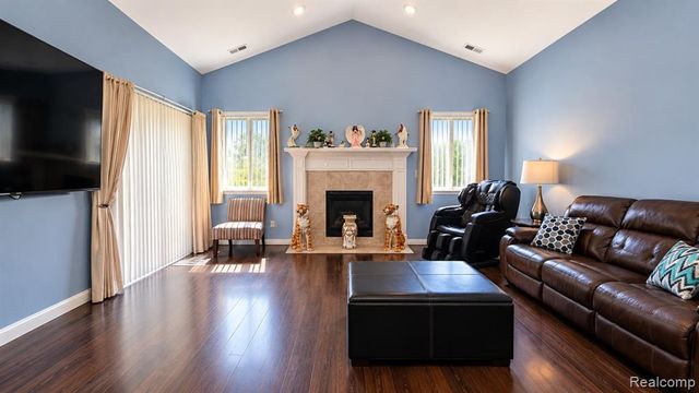 15818 E 14 Mile Road, Fraser, MI 48026