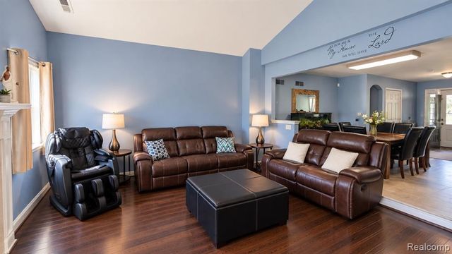 15818 E 14 Mile Road, Fraser, MI 48026