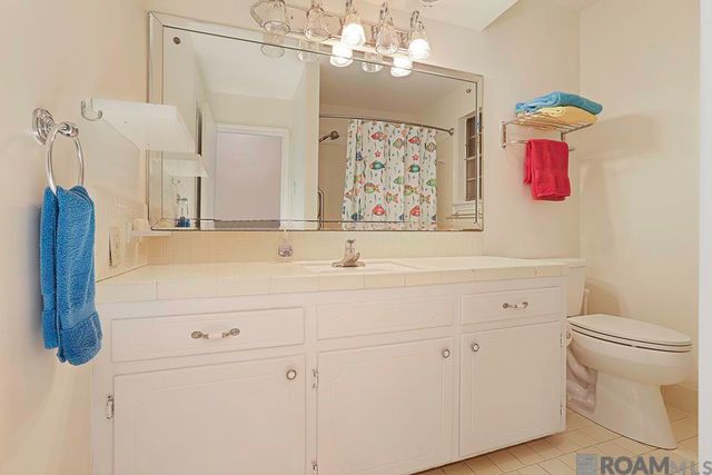 991 Colonial Dr, Baton Rouge, LA 70806