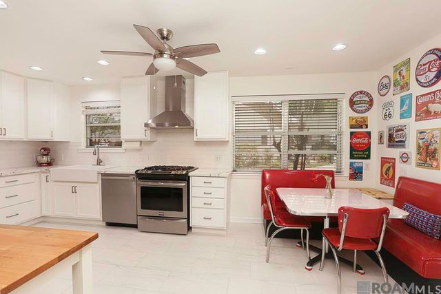 991 Colonial Dr, Baton Rouge, LA 70806