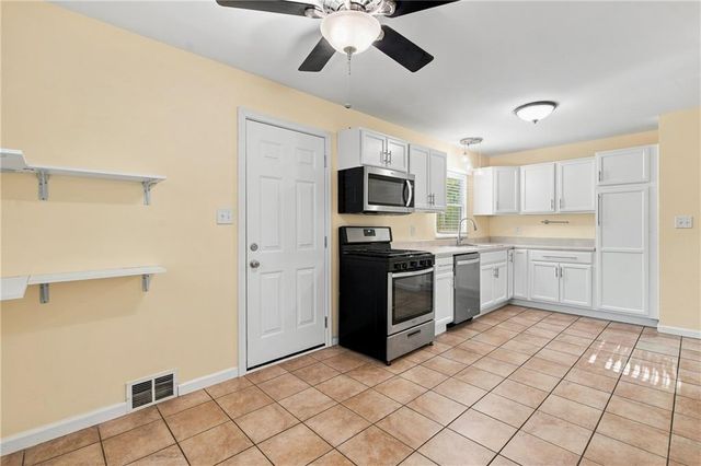 11109 Elmwood Avenue, Kansas City, MO 64137