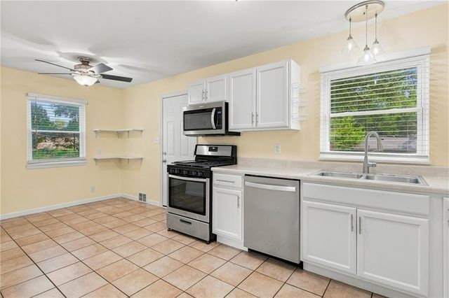 11109 Elmwood Avenue, Kansas City, MO 64137