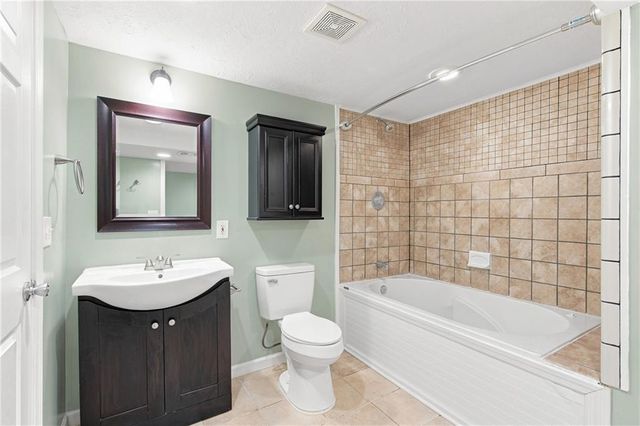 11109 Elmwood Avenue, Kansas City, MO 64137