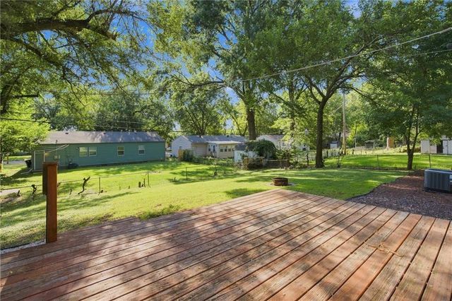11109 Elmwood Avenue, Kansas City, MO 64137