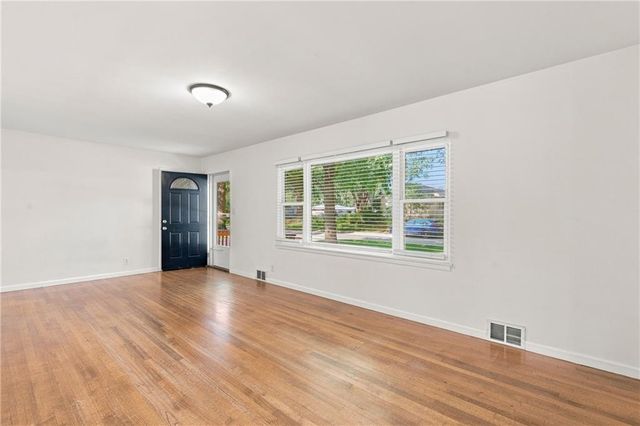11109 Elmwood Avenue, Kansas City, MO 64137
