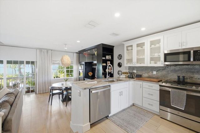 5103 S JULES VERNE COURT, Tampa, FL 33611