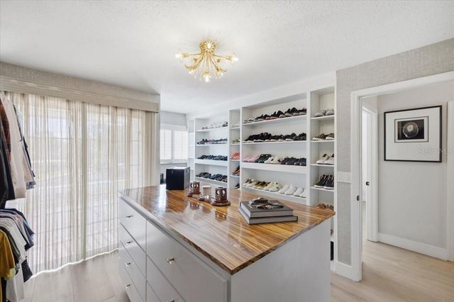 5103 S JULES VERNE COURT, Tampa, FL 33611