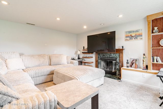 68 Charlene Ct, Taylorsville, KY 40071