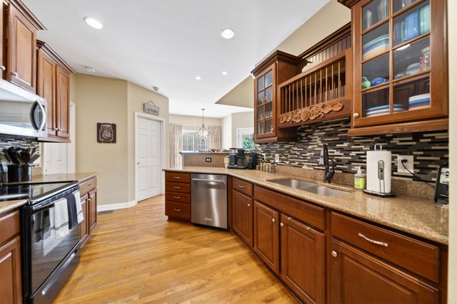 1015 Stafford Ct, Hendersonville, TN 37075