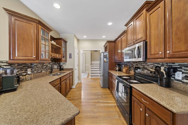 1015 Stafford Ct, Hendersonville, TN 37075