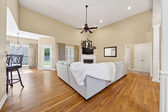 1015 Stafford Ct, Hendersonville, TN 37075