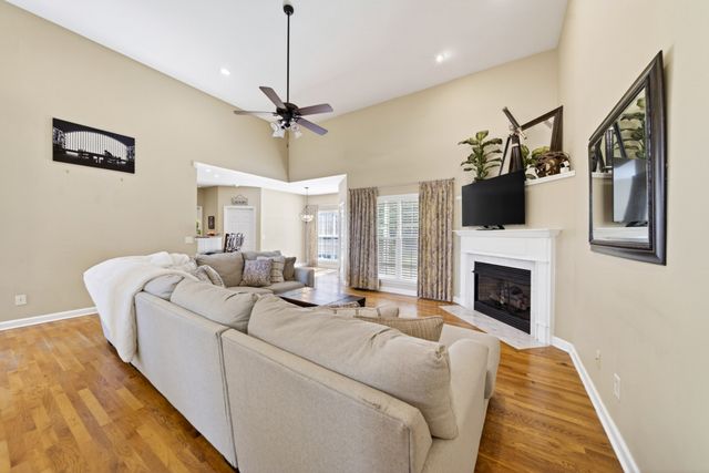 1015 Stafford Ct, Hendersonville, TN 37075