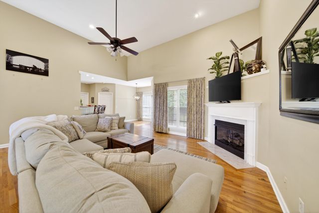 1015 Stafford Ct, Hendersonville, TN 37075