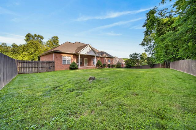 1015 Stafford Ct, Hendersonville, TN 37075