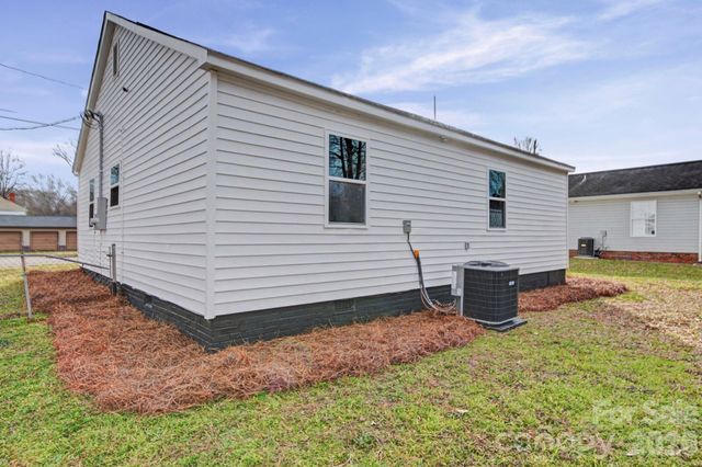 411 N Mulberry Street, Cherryville, NC 28021