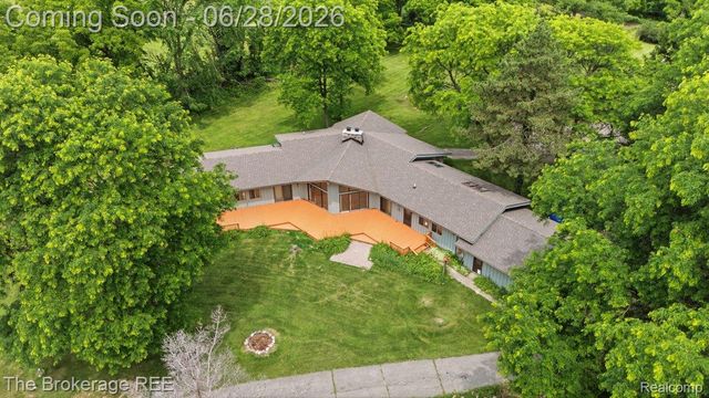 8475 Knox Road, Springfield Charter Township, MI 48348